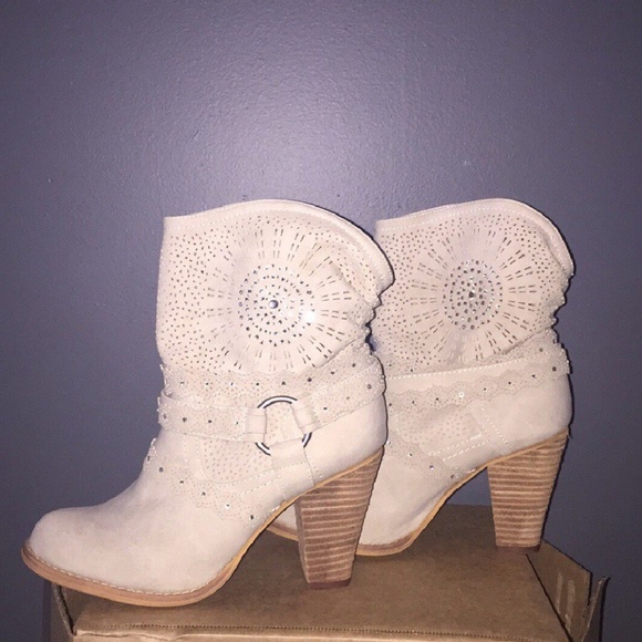 NWOT Ankle Boots - Picture 2 of 2